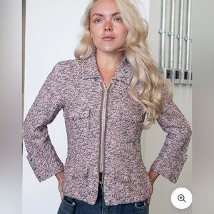 100 % authentic Chanel blazer. Size 36.
